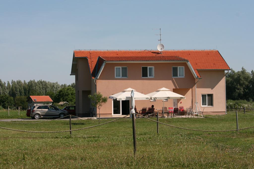 Guesthouse Capistro Bilje Exterior foto